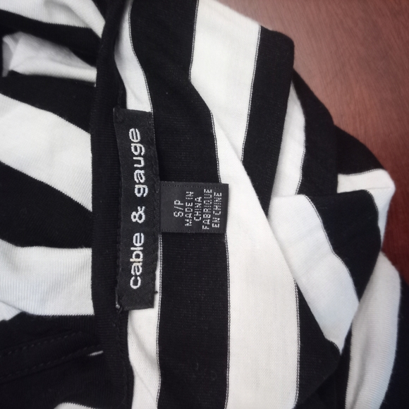 Cable & Gauge Black and White Tie Front Relaxed T-Shirt - Picture 2 of 2